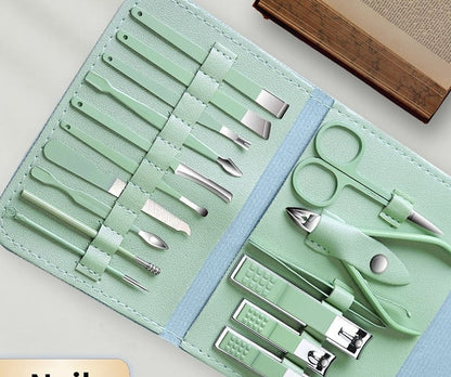 CandyClip: 16-piece Candy Green Nail Glam Kit