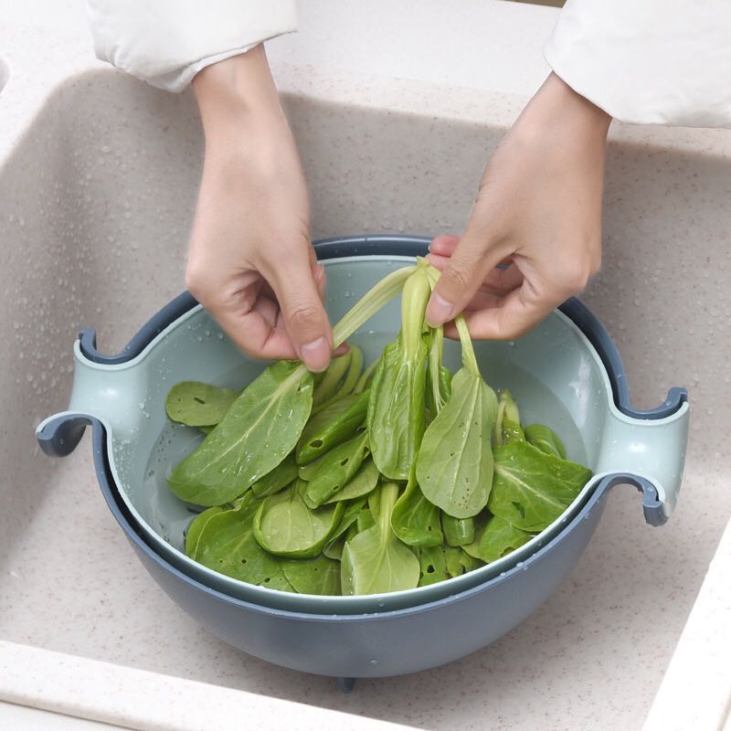 Strainzy: The Dual-Purpose Veggie-Wash & Storage Solution