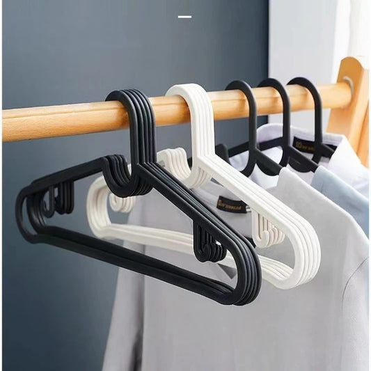 6 Piece Fashion Non-Slip Plastic Hanger - ASSORRED