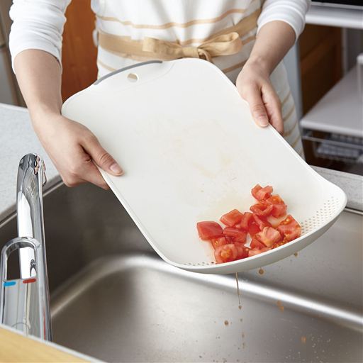 Drainer Integrated Cutting Board