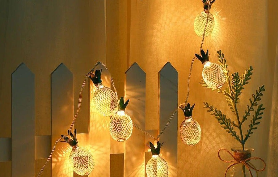 METAL PINEAPPLE LIGHT