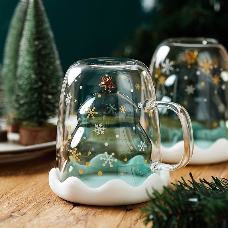 Double walled Christmas tree mug with silicon lid