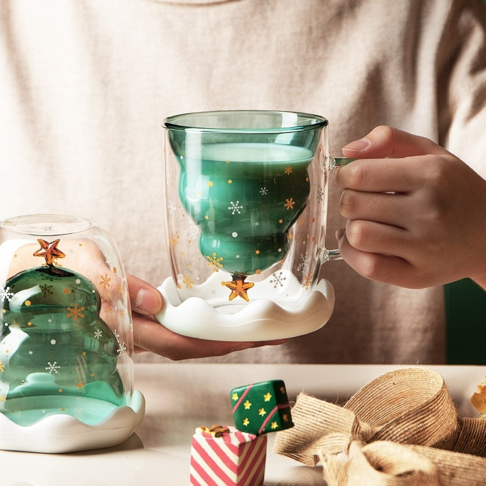 Double walled Christmas tree mug with silicon lid